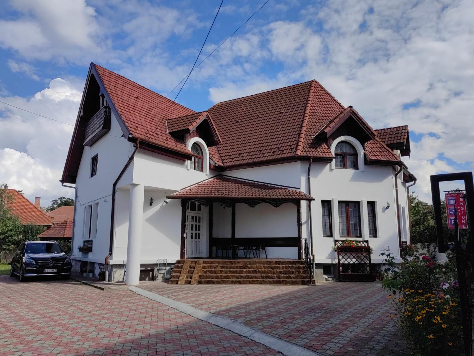 Pensiunea Millenium Sibiu With Parking - Motorcycle Friendly Travel Routes Dış mekan fotoğraf